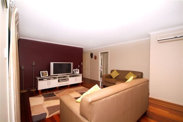 10 Fadden Crescent, MIDDLE RIDGE QLD 4350, Middle Ridge - Thumbnail 3