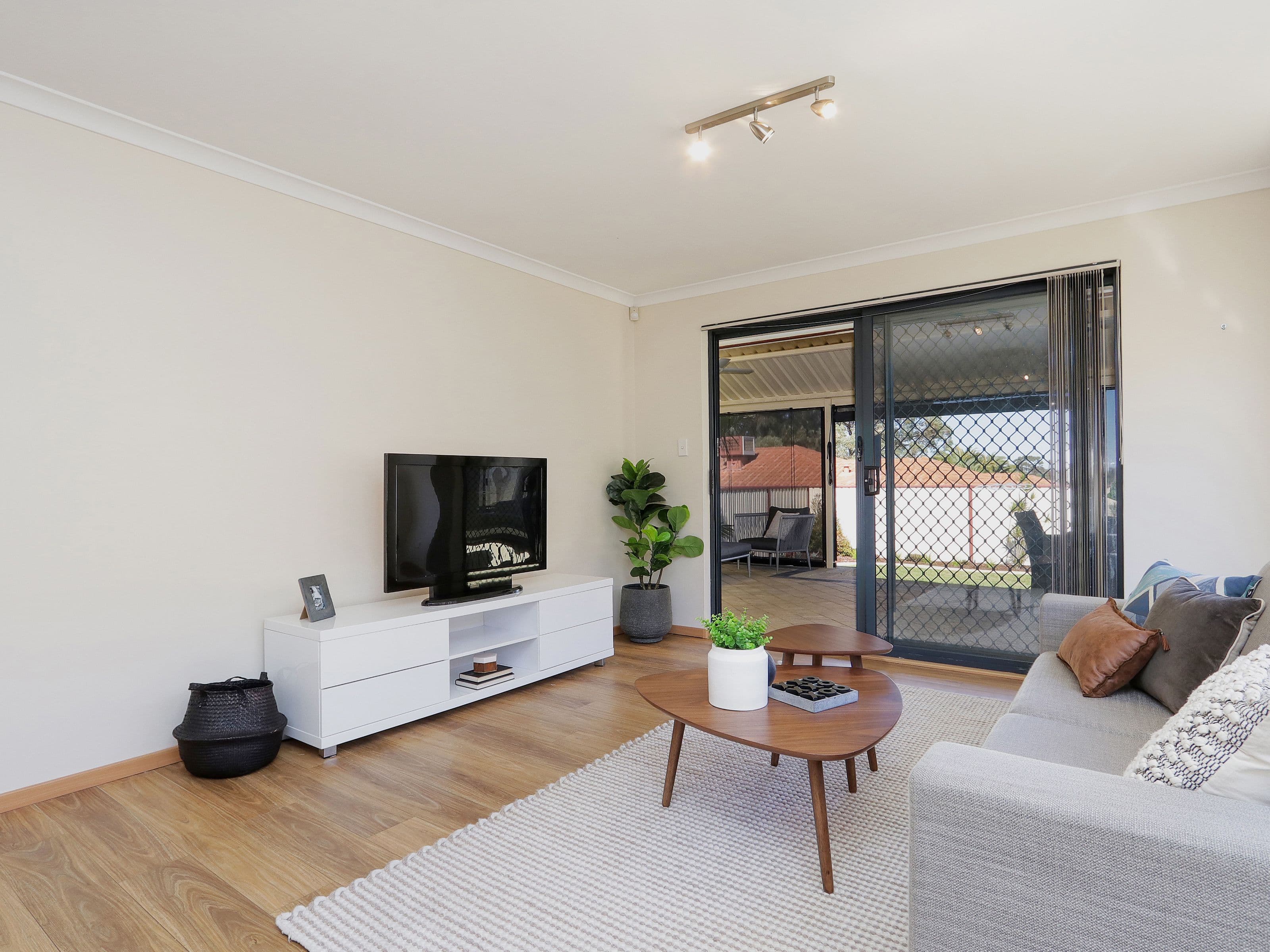 63 Cross Street, Queens Park WA 6107, Queens Park - Thumbnail 3