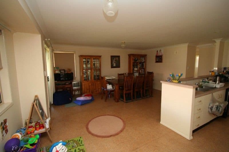 1 Elvery Court, MIDDLE RIDGE QLD 4350, Middle Ridge - Thumbnail 4