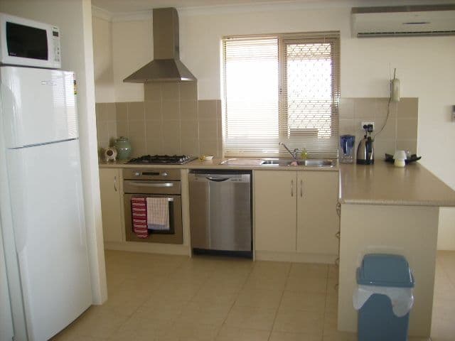10 Ocean Queen Drive, WANDINA WA 6530, Wandina - Thumbnail 4