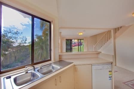 9 Daisy Street, ELANORA QLD 4221, Elanora - Thumbnail 4