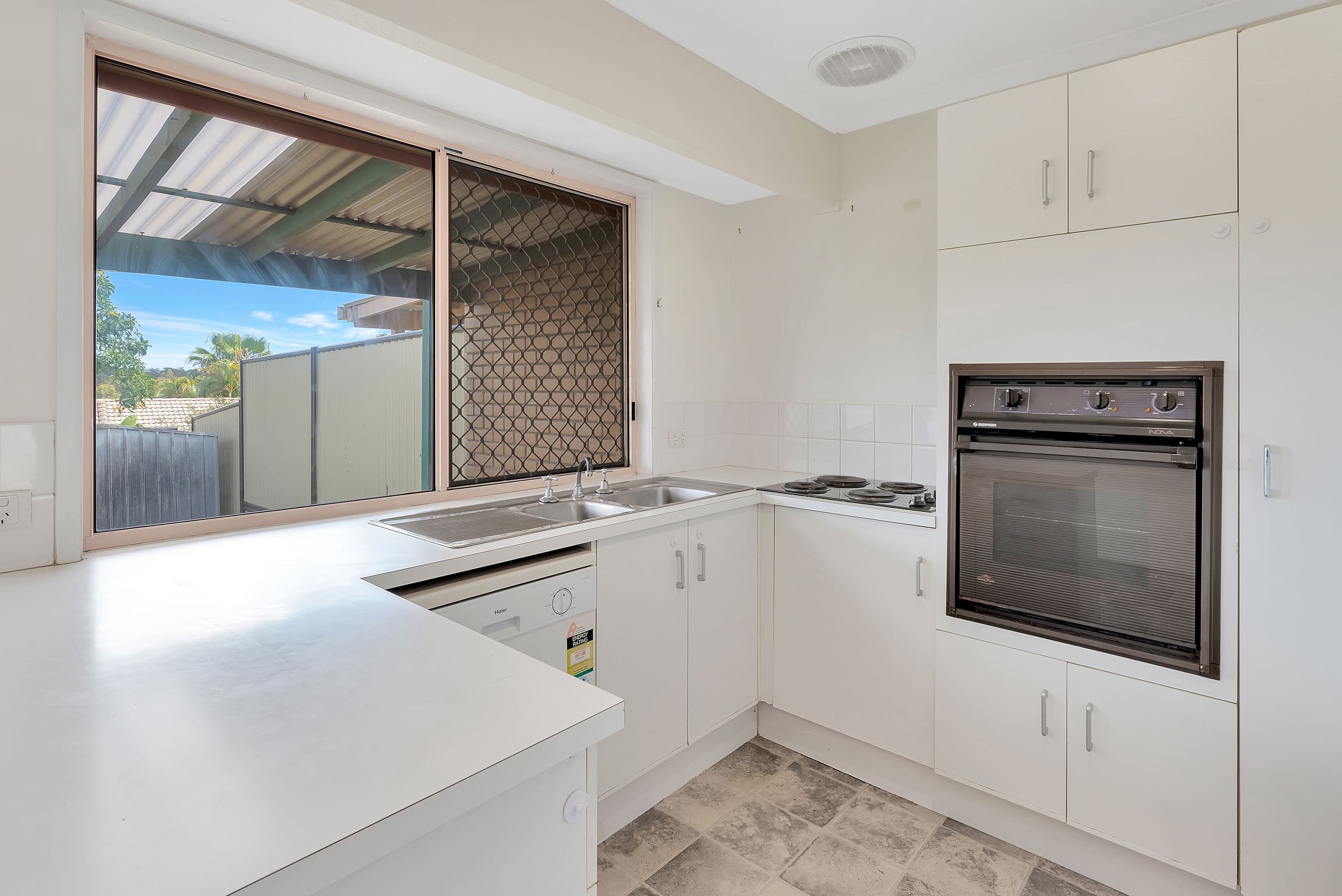 14 Fonda Place, Oxenford QLD 4210, Oxenford - Thumbnail 5