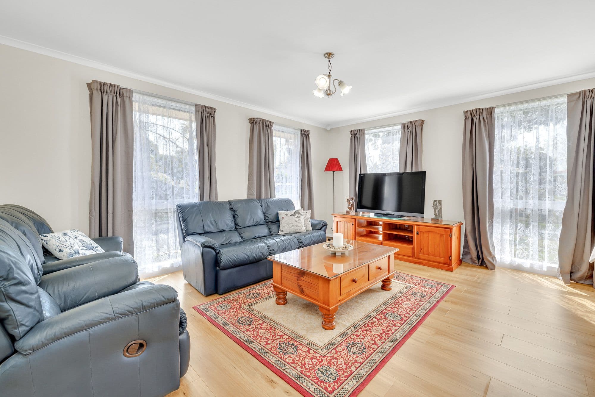 8 Coventry Drive, Werribee VIC 3030, Werribee - Thumbnail 3