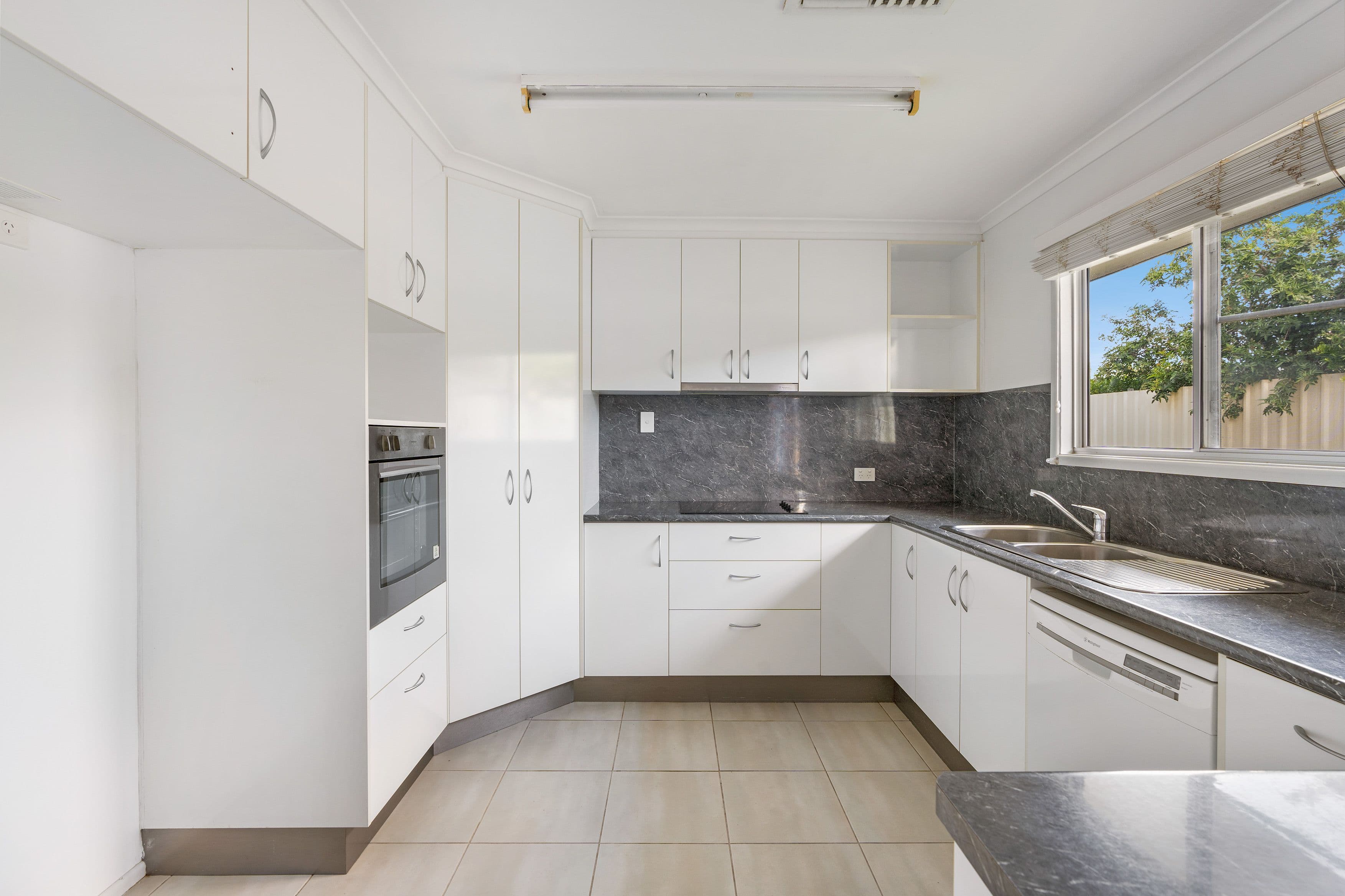32 Diamond Avenue, Emerald QLD 4720, Emerald - Thumbnail 2