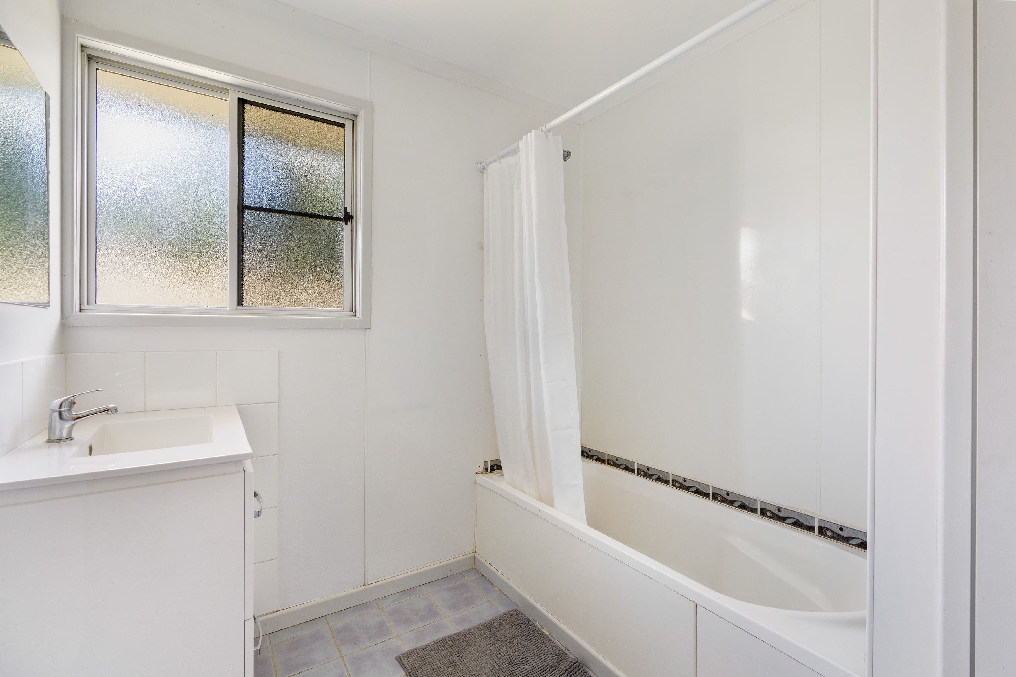 32 Diamond Avenue, Emerald QLD 4720, Emerald - Thumbnail 8