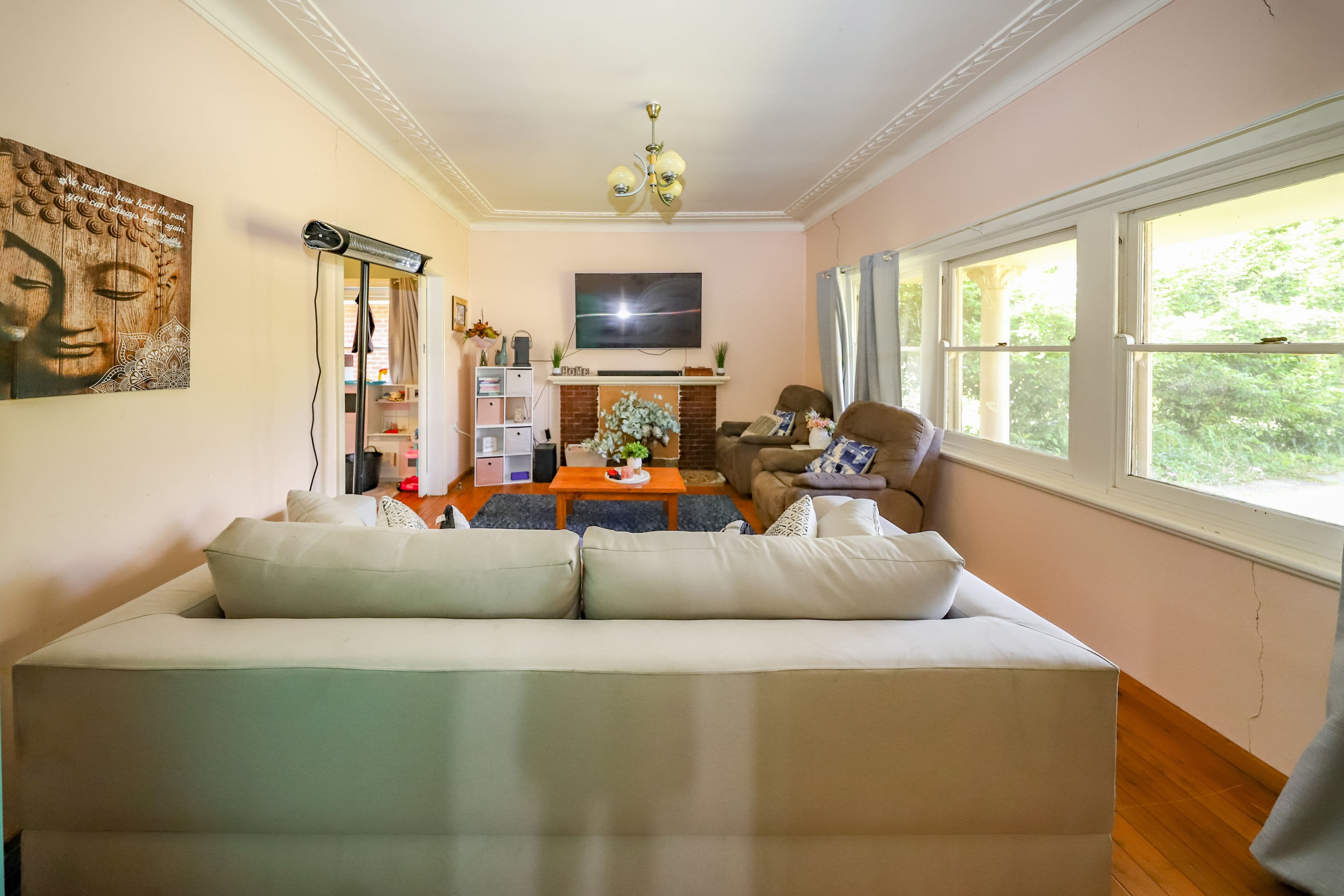 2 Clunie Avenue, Tumut NSW 2720, Tumut - Thumbnail 3