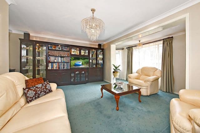 33 Wendy Avenue, GEORGES HALL NSW 2198, Georges Hall - Thumbnail 3