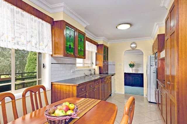 33 Wendy Avenue, GEORGES HALL NSW 2198, Georges Hall - Thumbnail 4