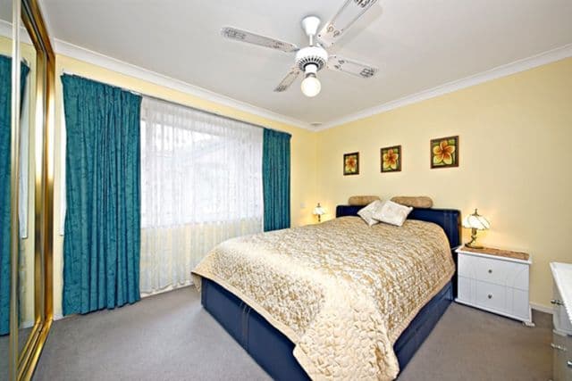 33 Wendy Avenue, GEORGES HALL NSW 2198, Georges Hall - Thumbnail 5