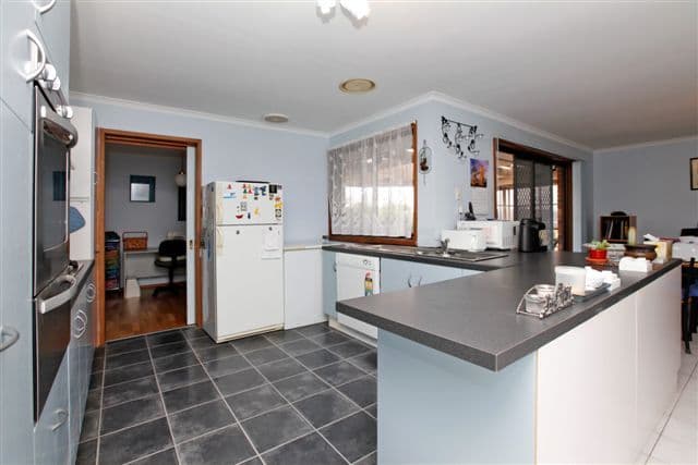 39 Hothlyn Drive, CRAIGIEBURN VIC 3064, Craigieburn - Thumbnail 2