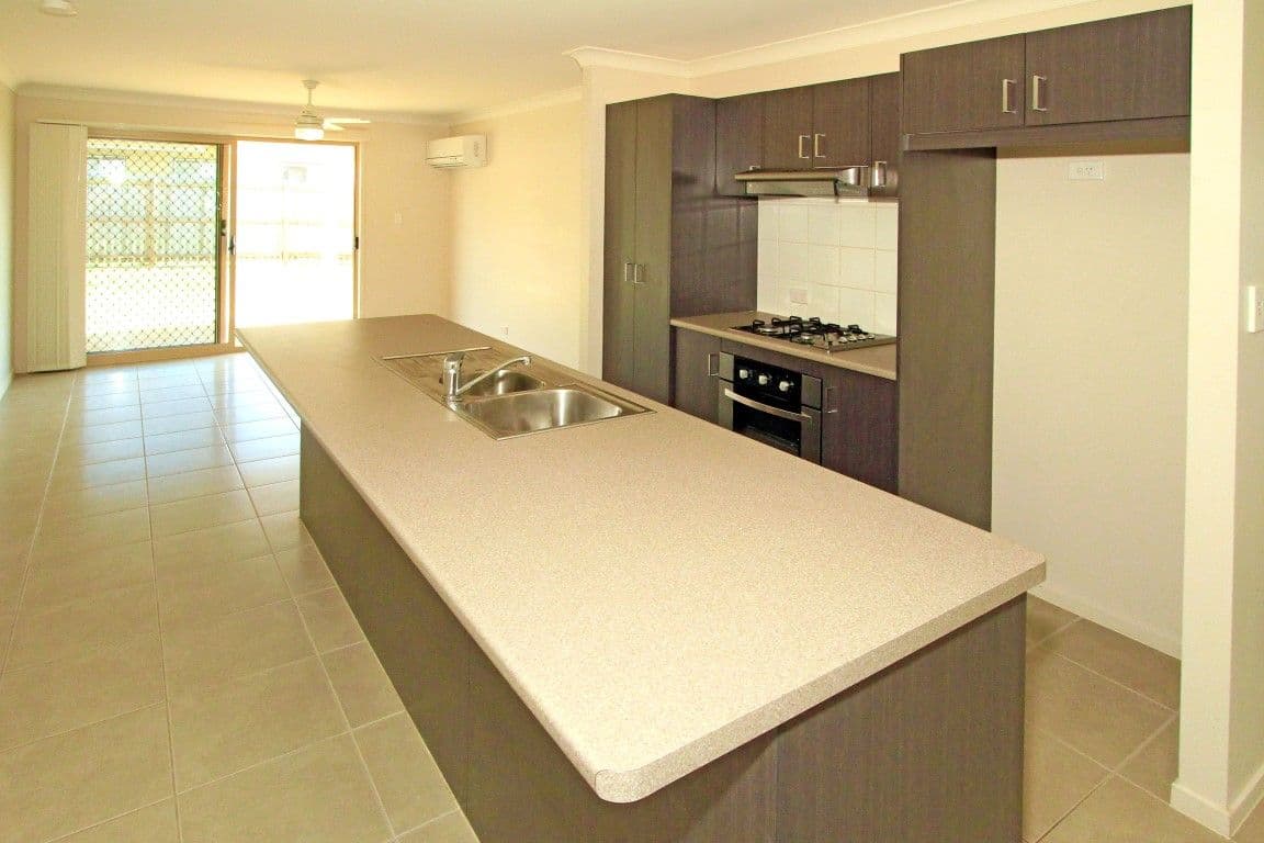 10 John Oxley Drive, GRACEMERE QLD 4702, Gracemere - Thumbnail 3