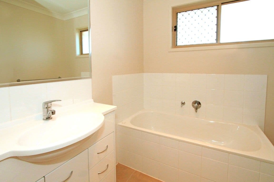 10 John Oxley Drive, GRACEMERE QLD 4702, Gracemere - Thumbnail 8