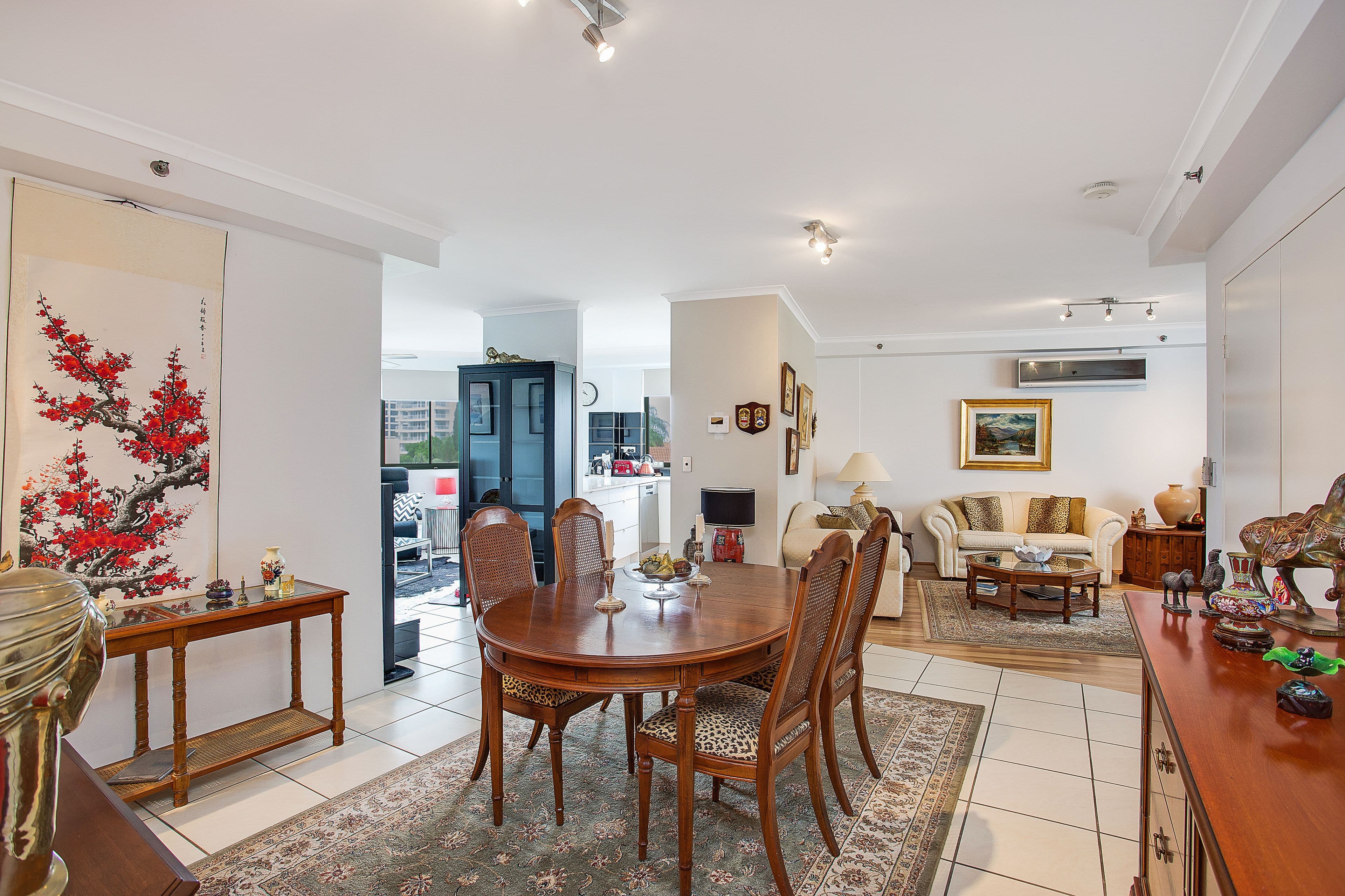 29 Woodroffe Avenue, Main Beach QLD 4217, Main Beach - Thumbnail 3