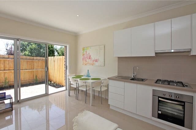 24 Charlton Crescent, RESERVOIR VIC 3073, Reservoir - Thumbnail 2
