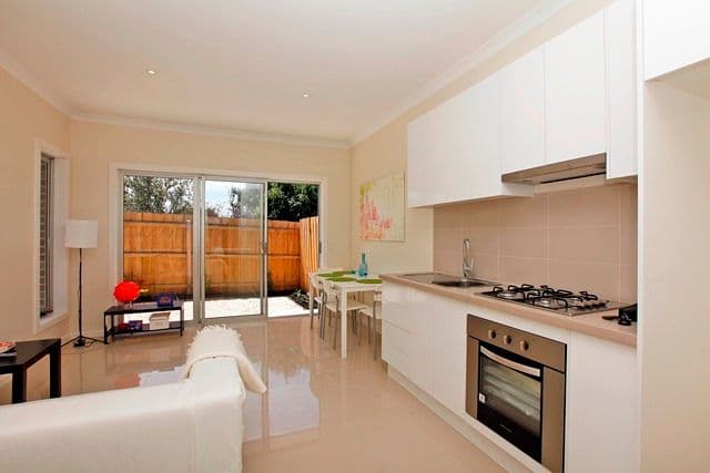 24 Charlton Crescent, RESERVOIR VIC 3073, Reservoir - Thumbnail 3