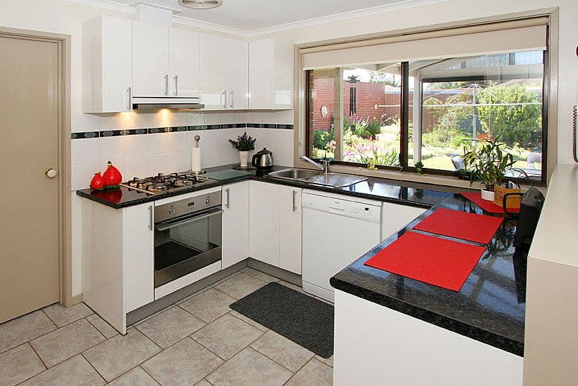 10 Kingston Town Crescent, MILL PARK VIC 3082, Mill Park - Thumbnail 2