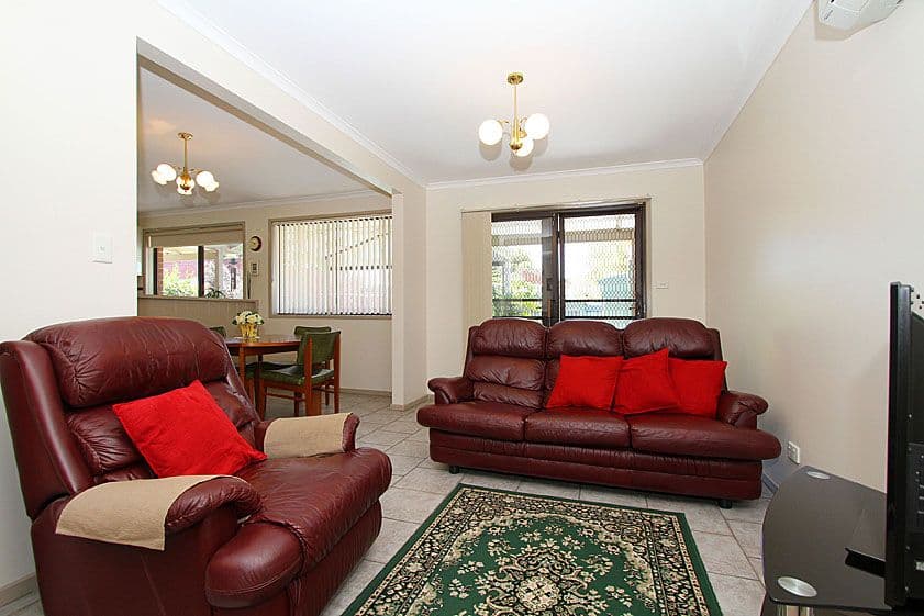 10 Kingston Town Crescent, MILL PARK VIC 3082, Mill Park - Thumbnail 4