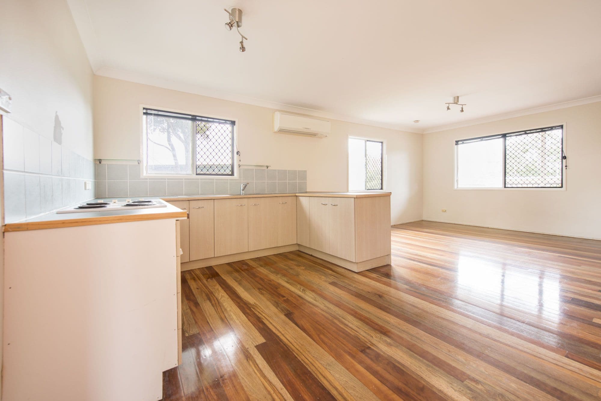 22 Ewinga Street, Kingston QLD 4114, Kingston - Thumbnail 2