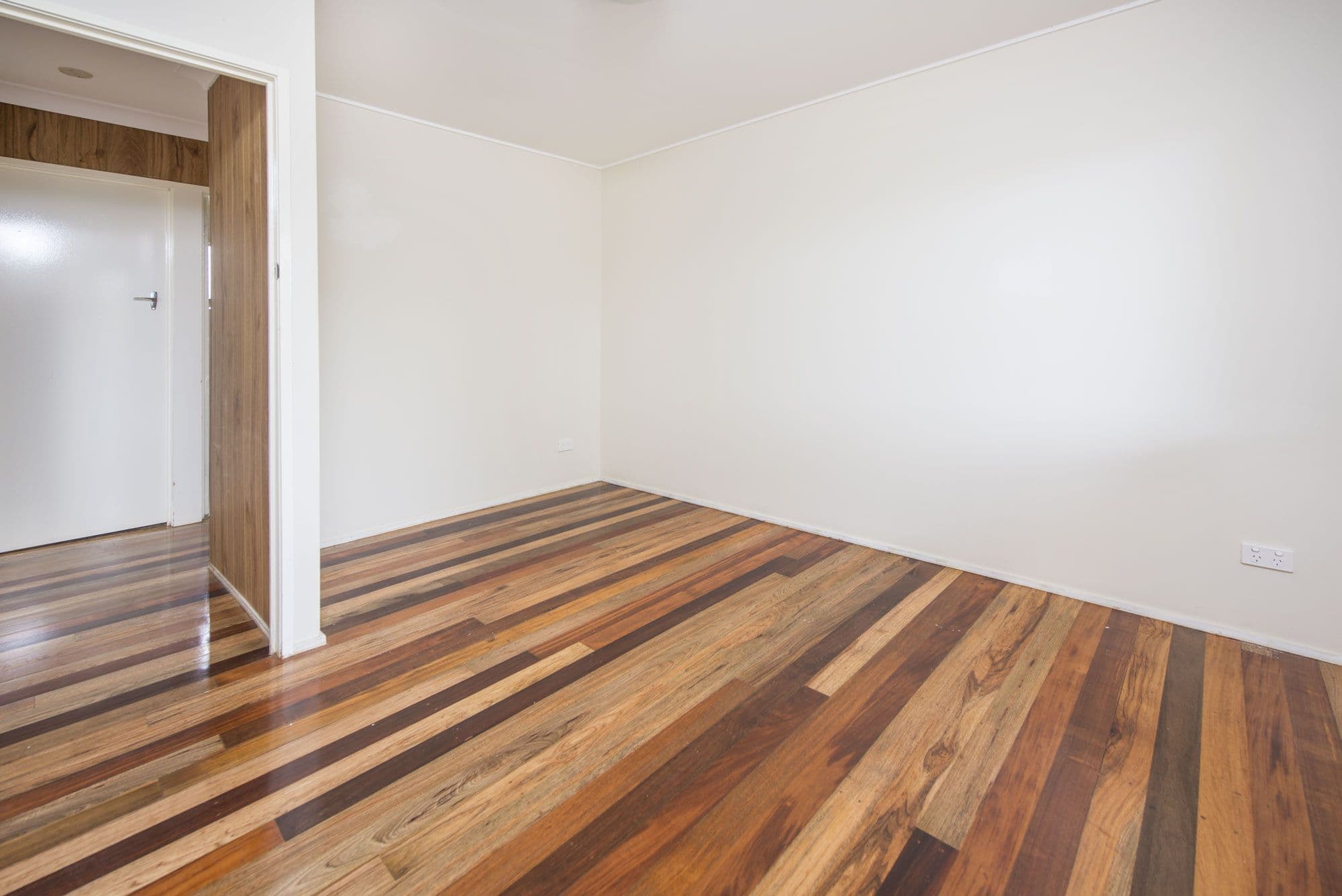 22 Ewinga Street, Kingston QLD 4114, Kingston - Thumbnail 4