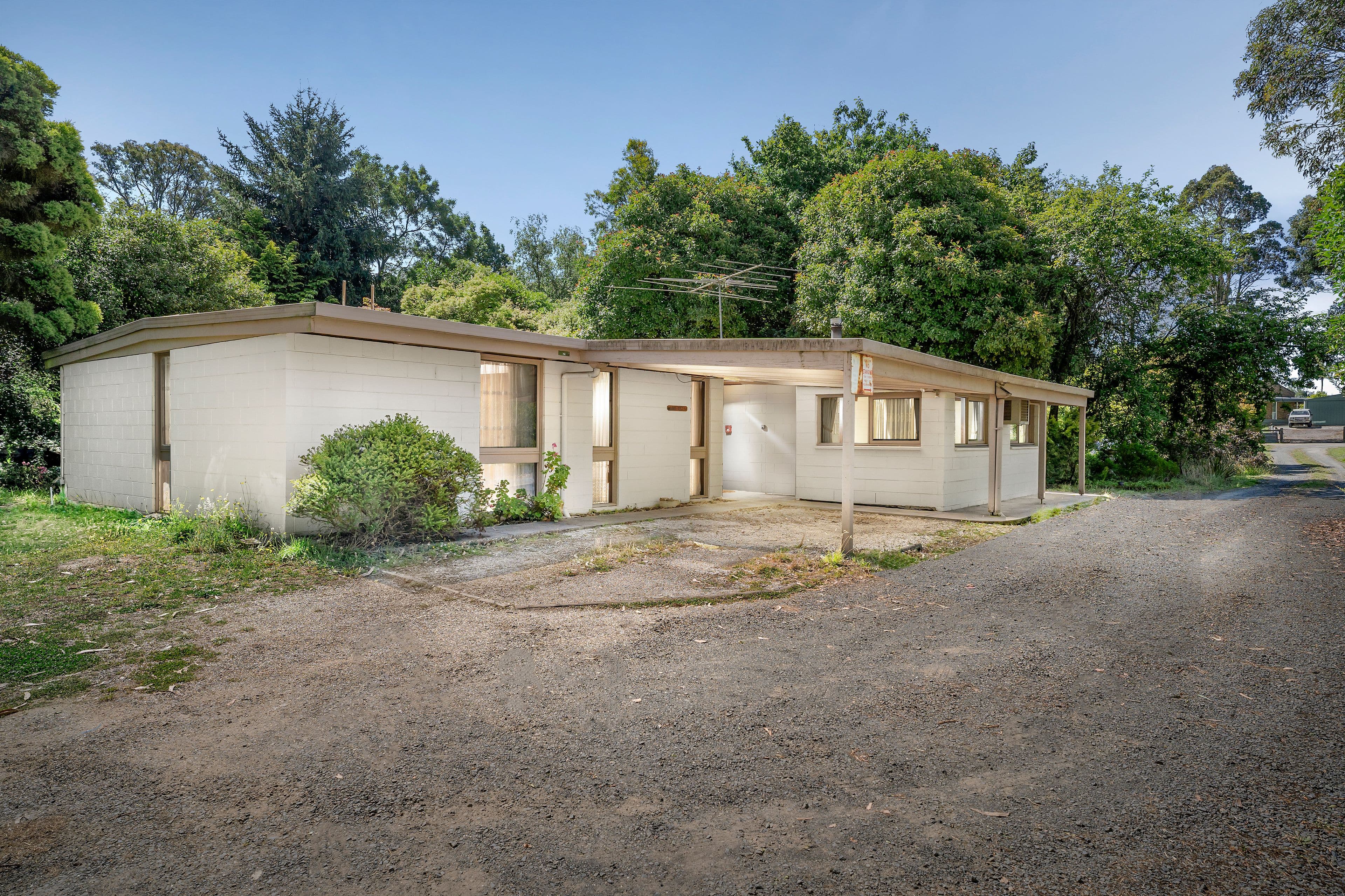 44 South Road, Woodend VIC 3442, Woodend - Image 1