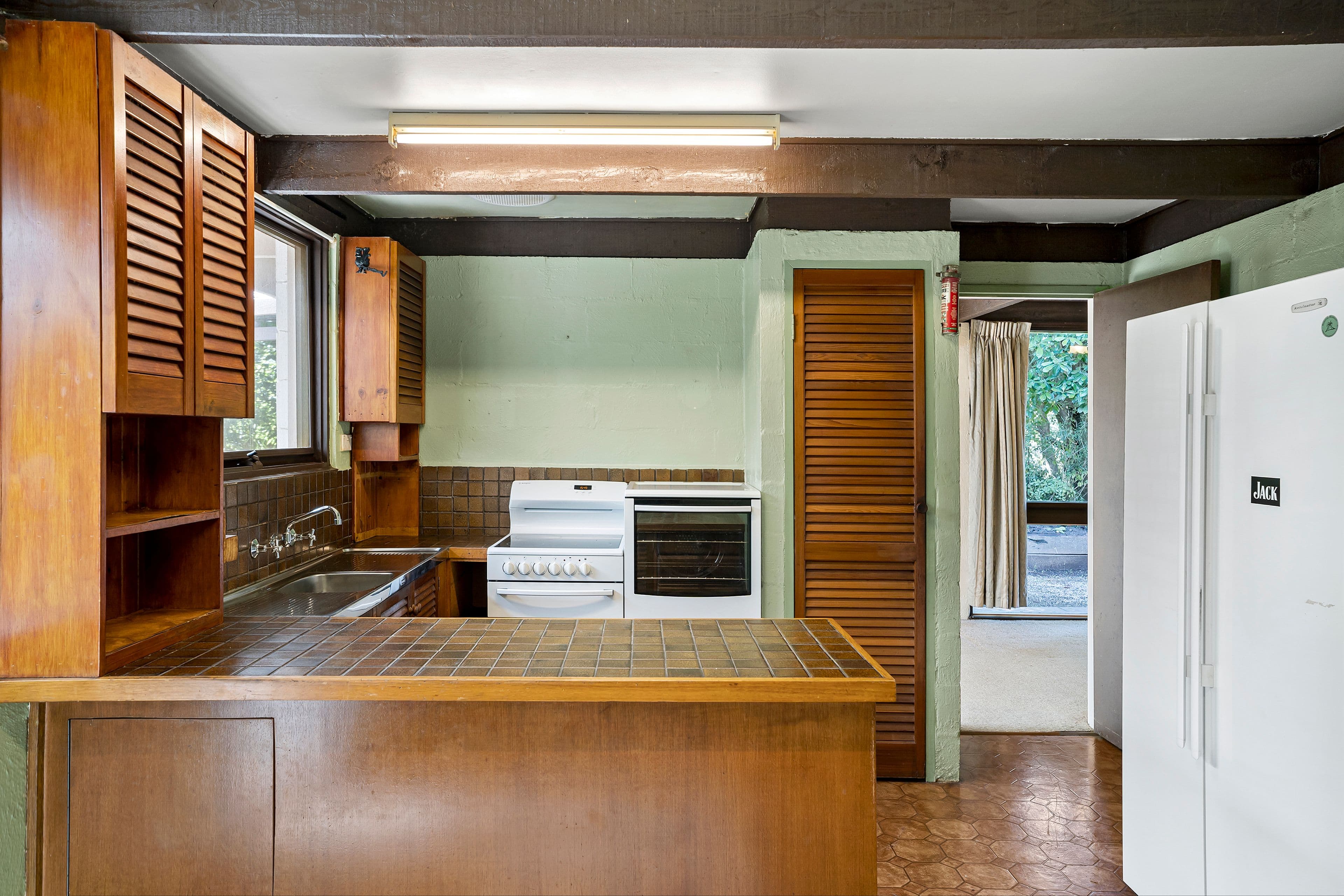 44 South Road, Woodend VIC 3442, Woodend - Thumbnail 2