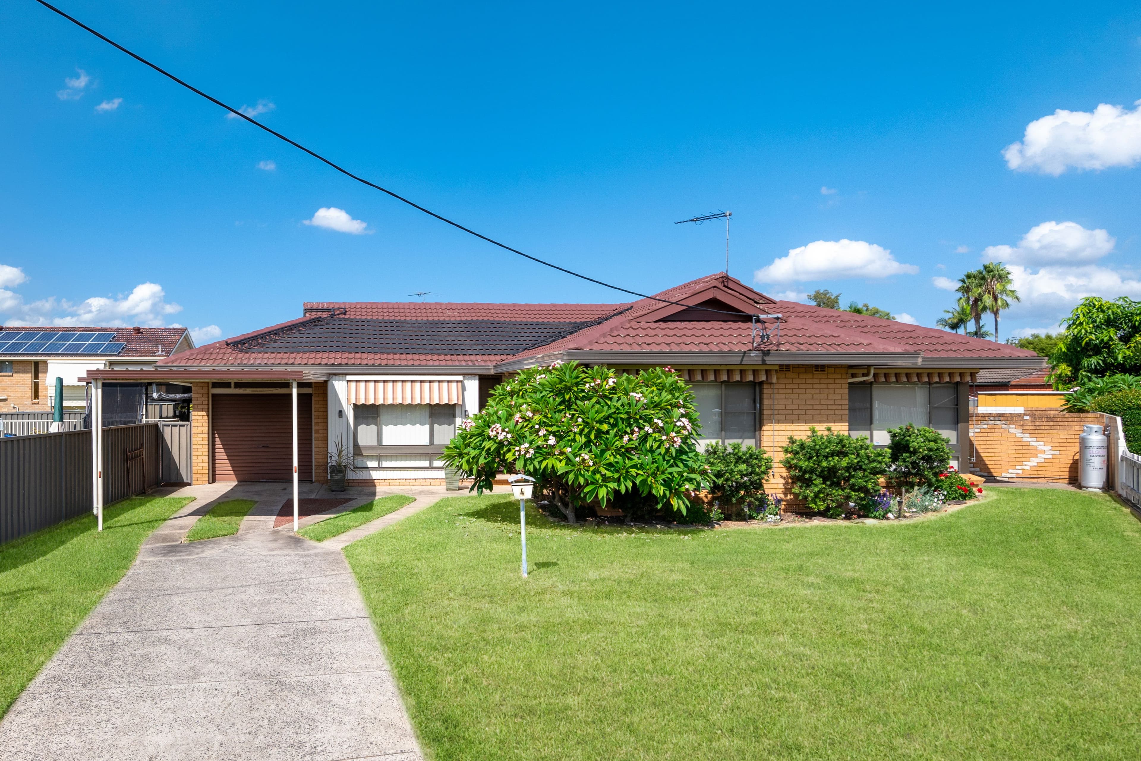 4 Lindley Avenue, Macquarie Fields NSW 2564, Macquarie Fields - Image 1