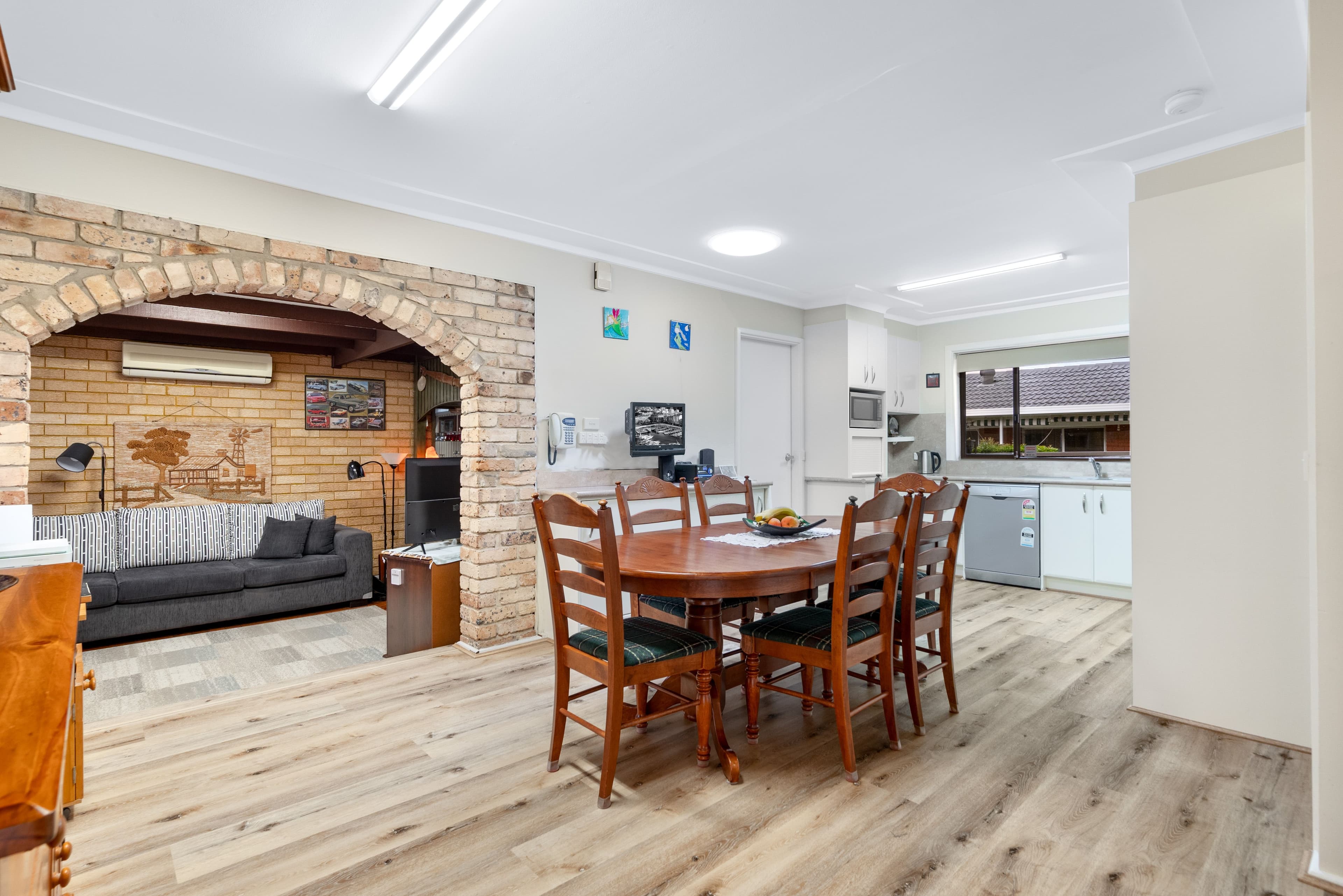 4 Lindley Avenue, Macquarie Fields NSW 2564, Macquarie Fields - Thumbnail 3