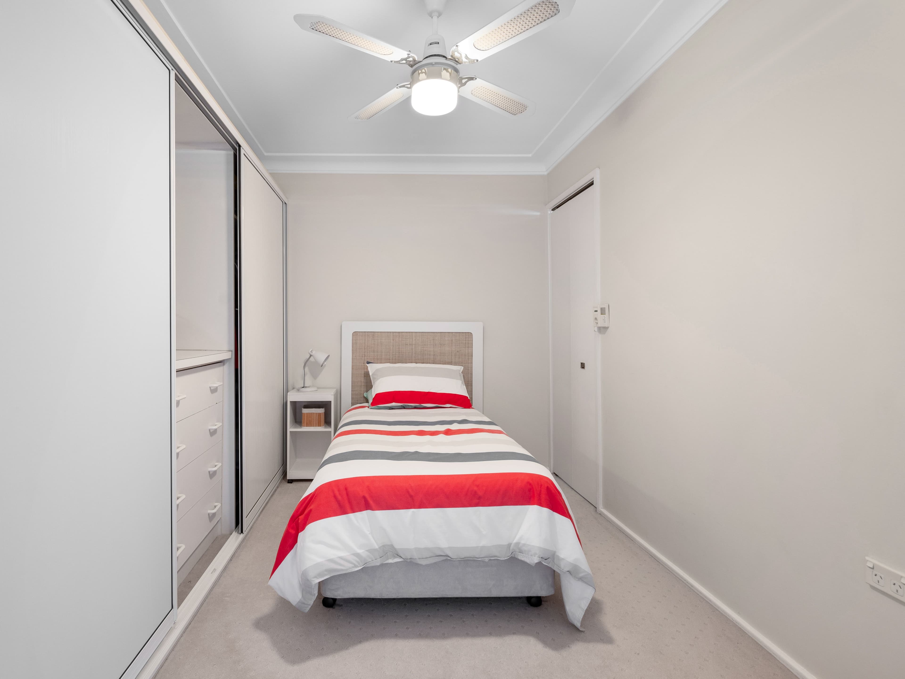 4 Lindley Avenue, Macquarie Fields NSW 2564, Macquarie Fields - Thumbnail 8