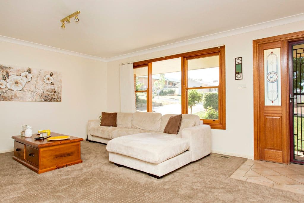 19 Mathew Crescent, Young - Thumbnail 3