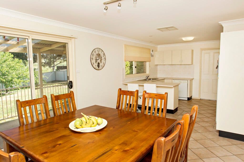 19 Mathew Crescent, Young - Thumbnail 4