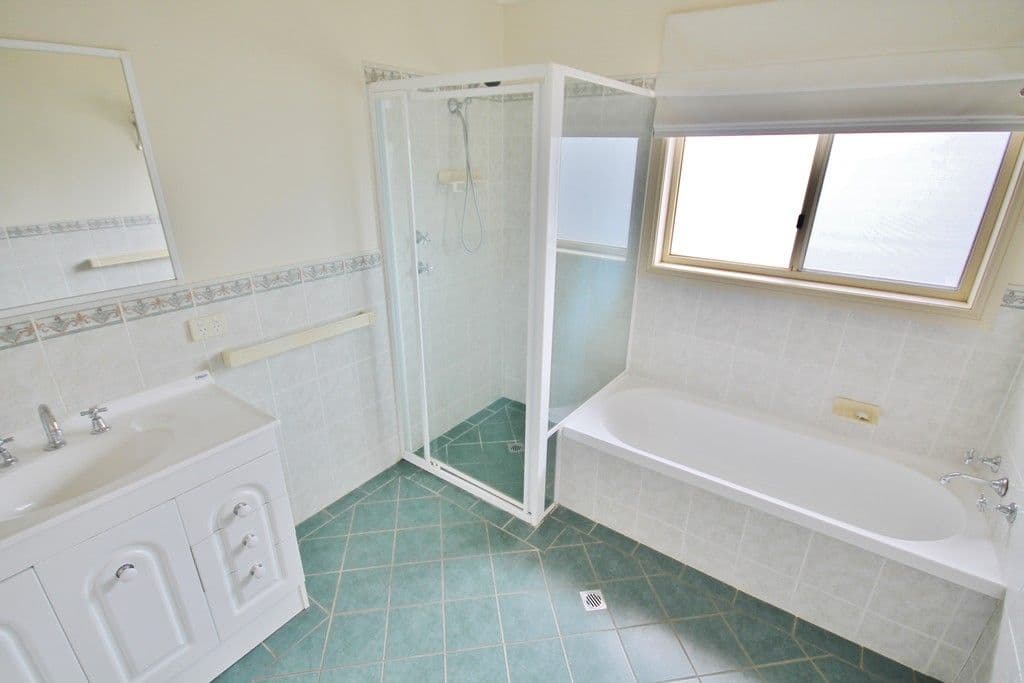 19 Mathew Crescent, Young - Thumbnail 8