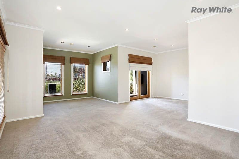 4 Cinnamon Grove, Point Cook VIC 3030, Point Cook - Thumbnail 2