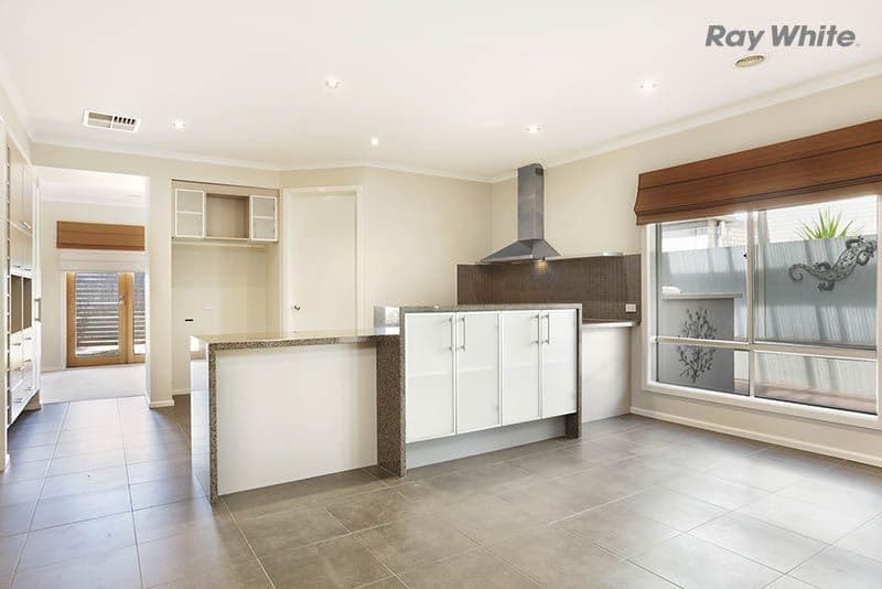 4 Cinnamon Grove, Point Cook VIC 3030, Point Cook - Thumbnail 4