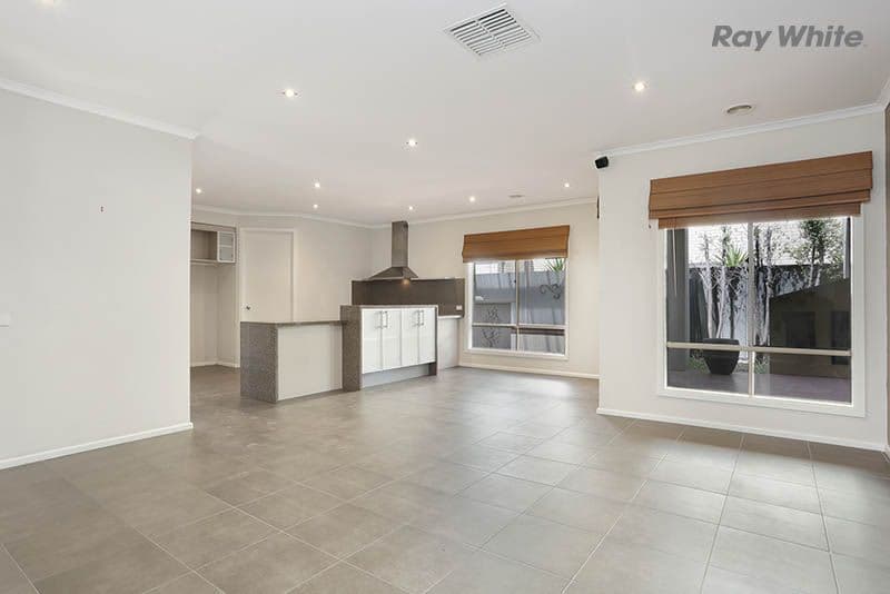 4 Cinnamon Grove, Point Cook VIC 3030, Point Cook - Thumbnail 5