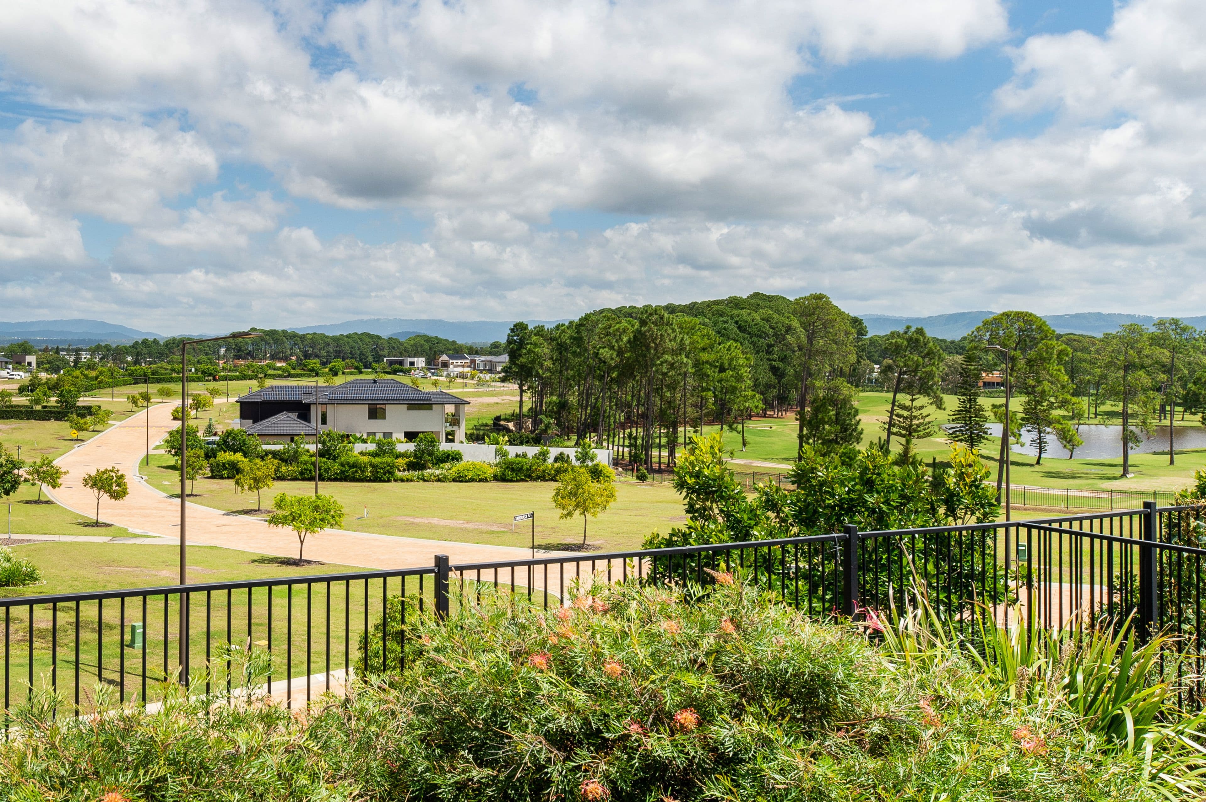 3053 Forest Hills Drive, Sanctuary Cove QLD 4212, Sanctuary Cove - Thumbnail 2
