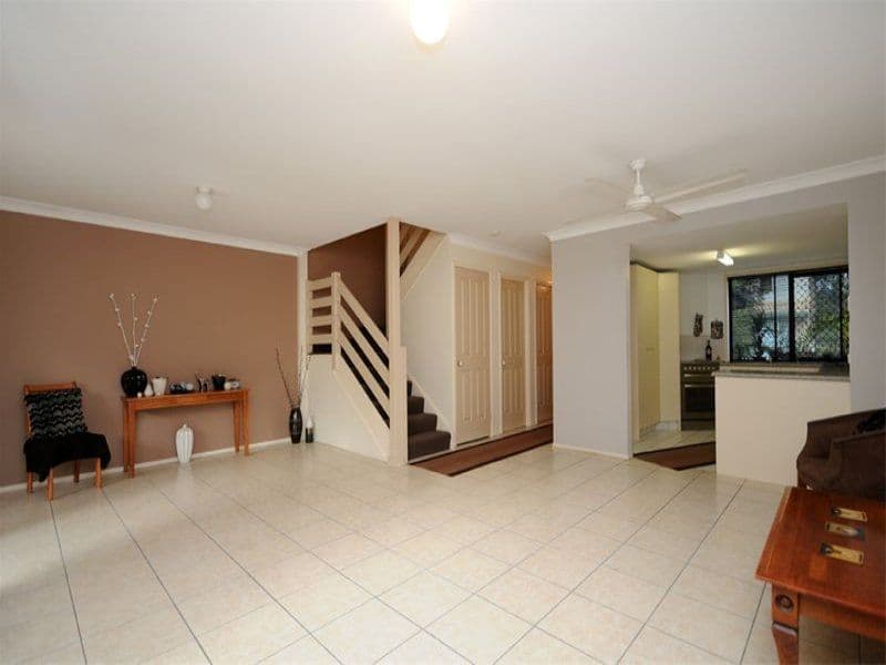 220 Christine Avenue, BURLEIGH WATERS QLD 4220, Burleigh Waters - Thumbnail 2