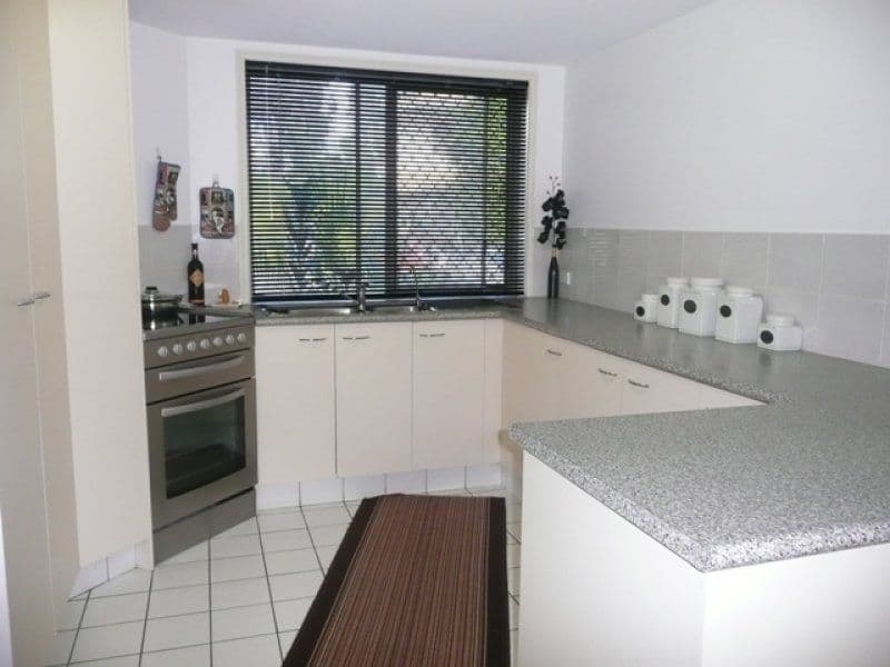 220 Christine Avenue, BURLEIGH WATERS QLD 4220, Burleigh Waters - Thumbnail 5