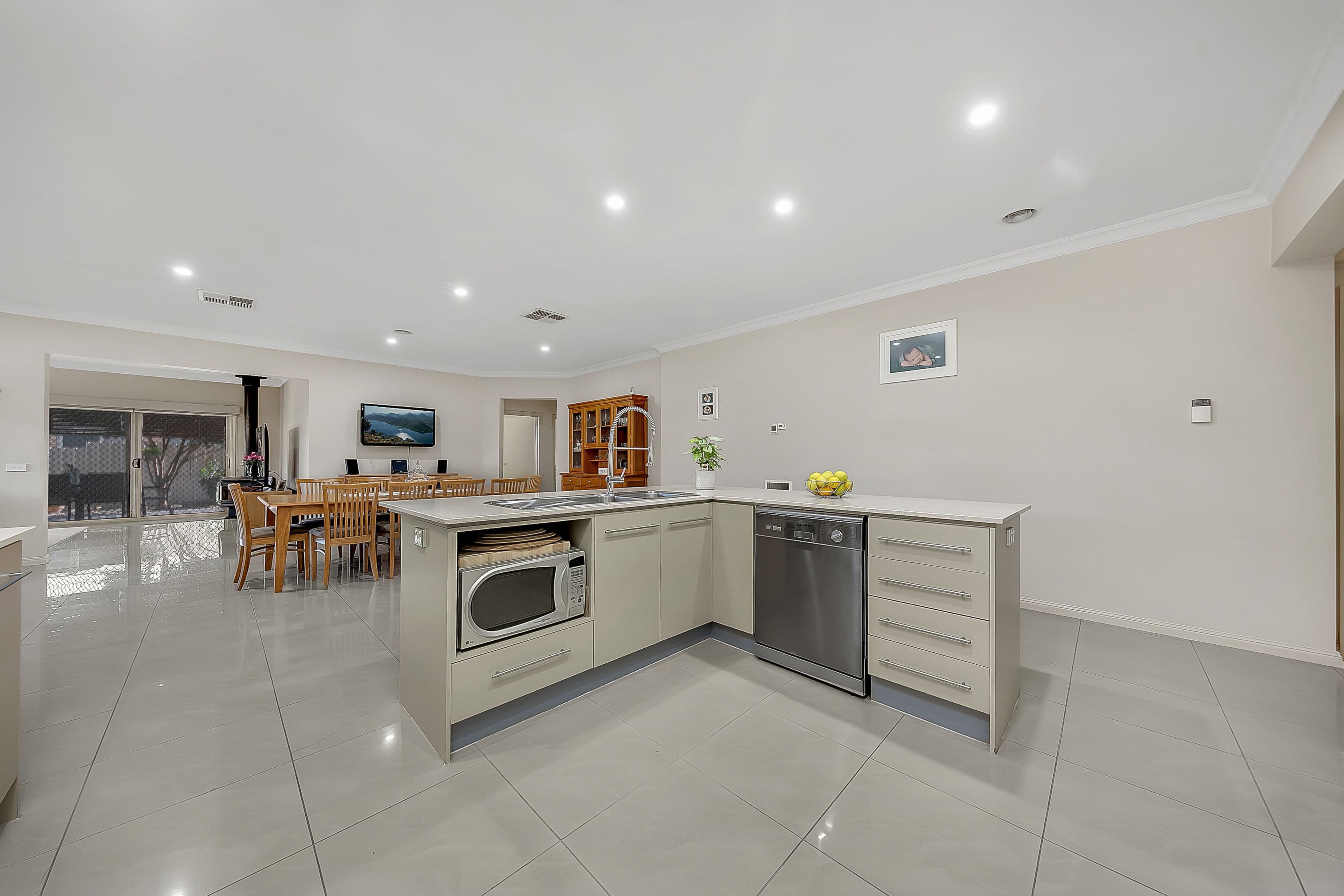 17 Lauderdale Drive, Craigieburn VIC 3064, Craigieburn - Thumbnail 4