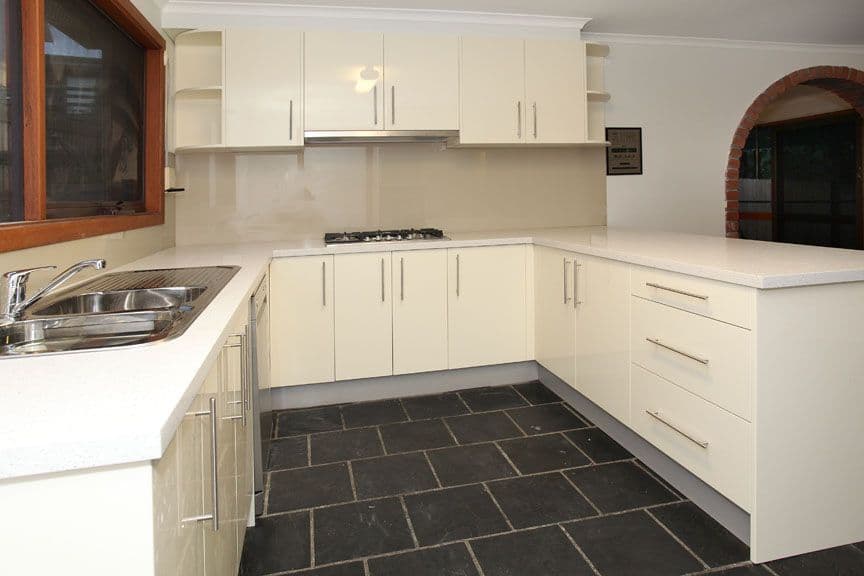 21 Kenross Drive, WHEELERS HILL VIC 3150, Wheelers Hill - Thumbnail 2