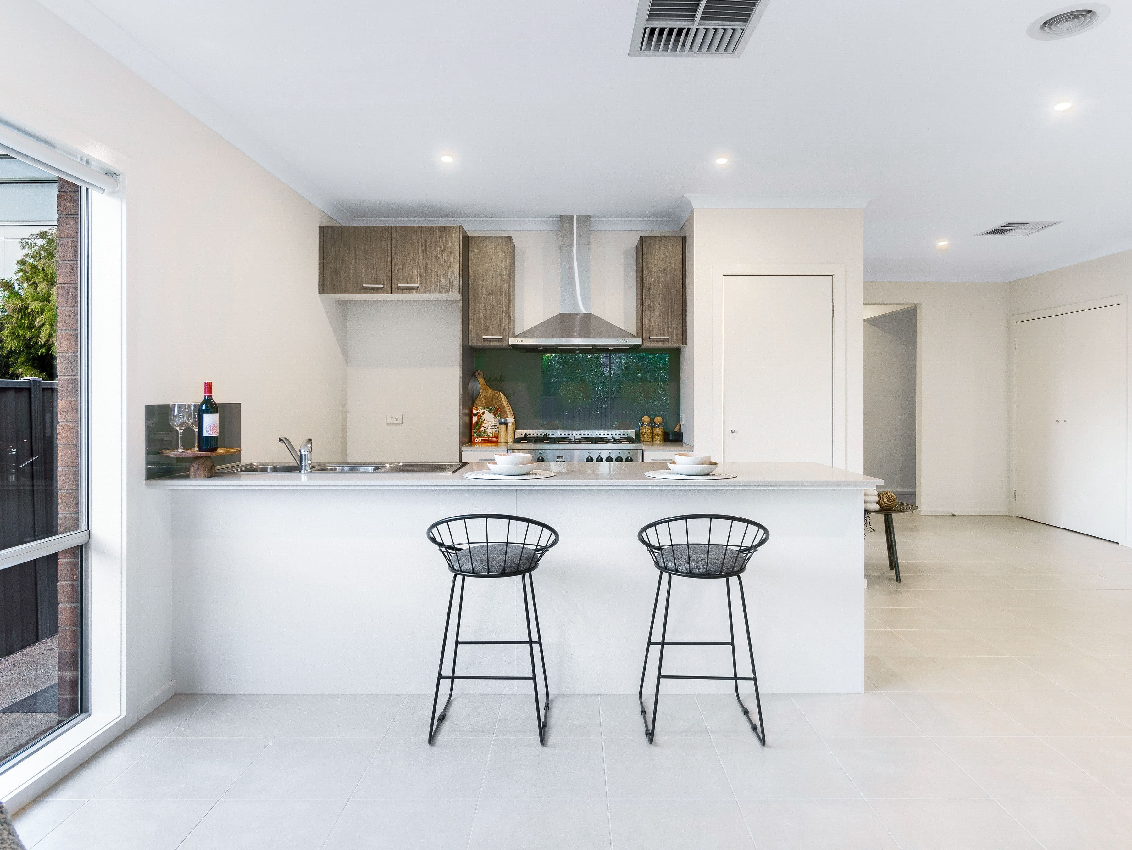 4 Almondbank Road, Cranbourne East VIC 3977, Cranbourne East - Thumbnail 3