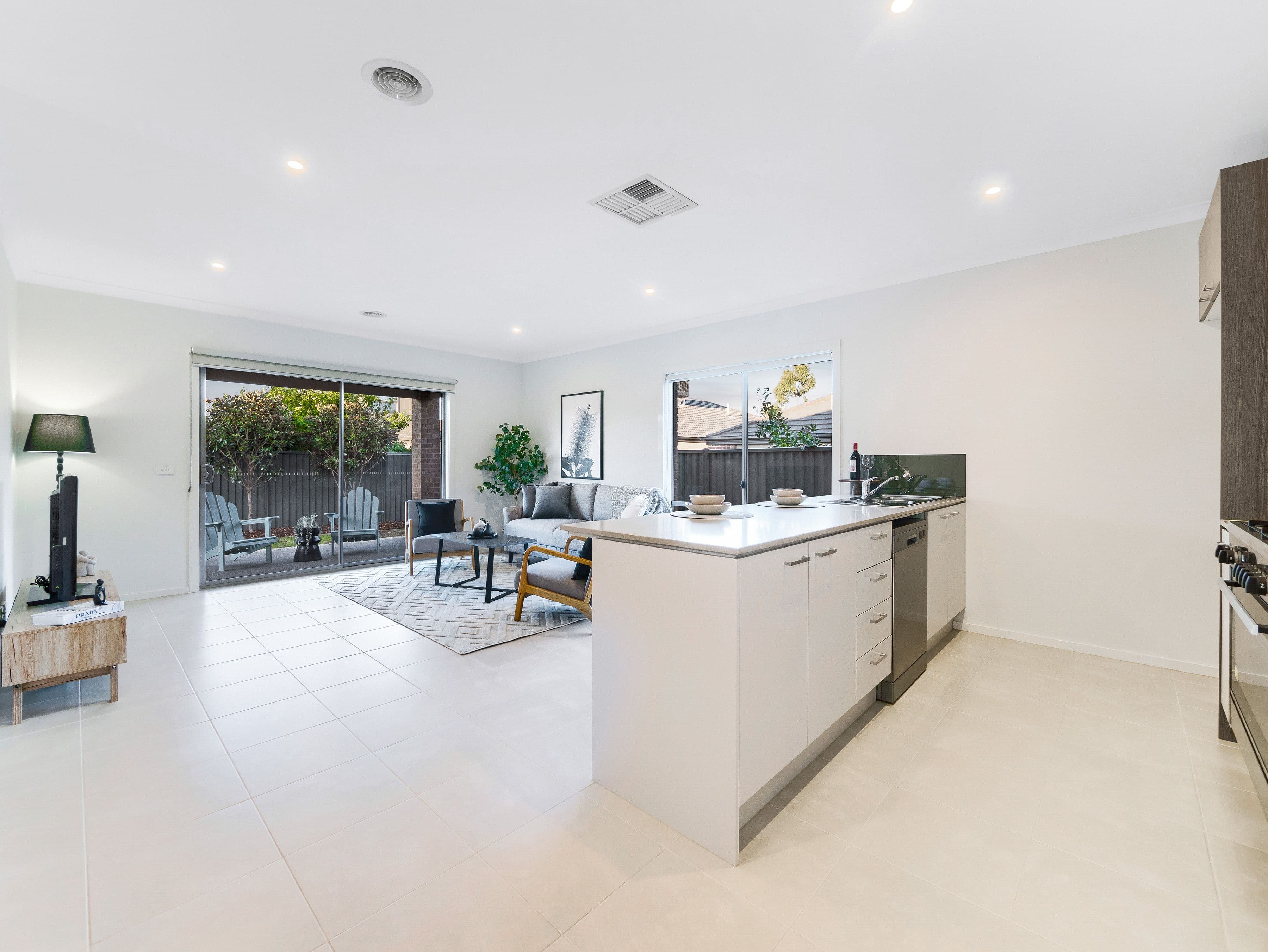 4 Almondbank Road, Cranbourne East VIC 3977, Cranbourne East - Thumbnail 4