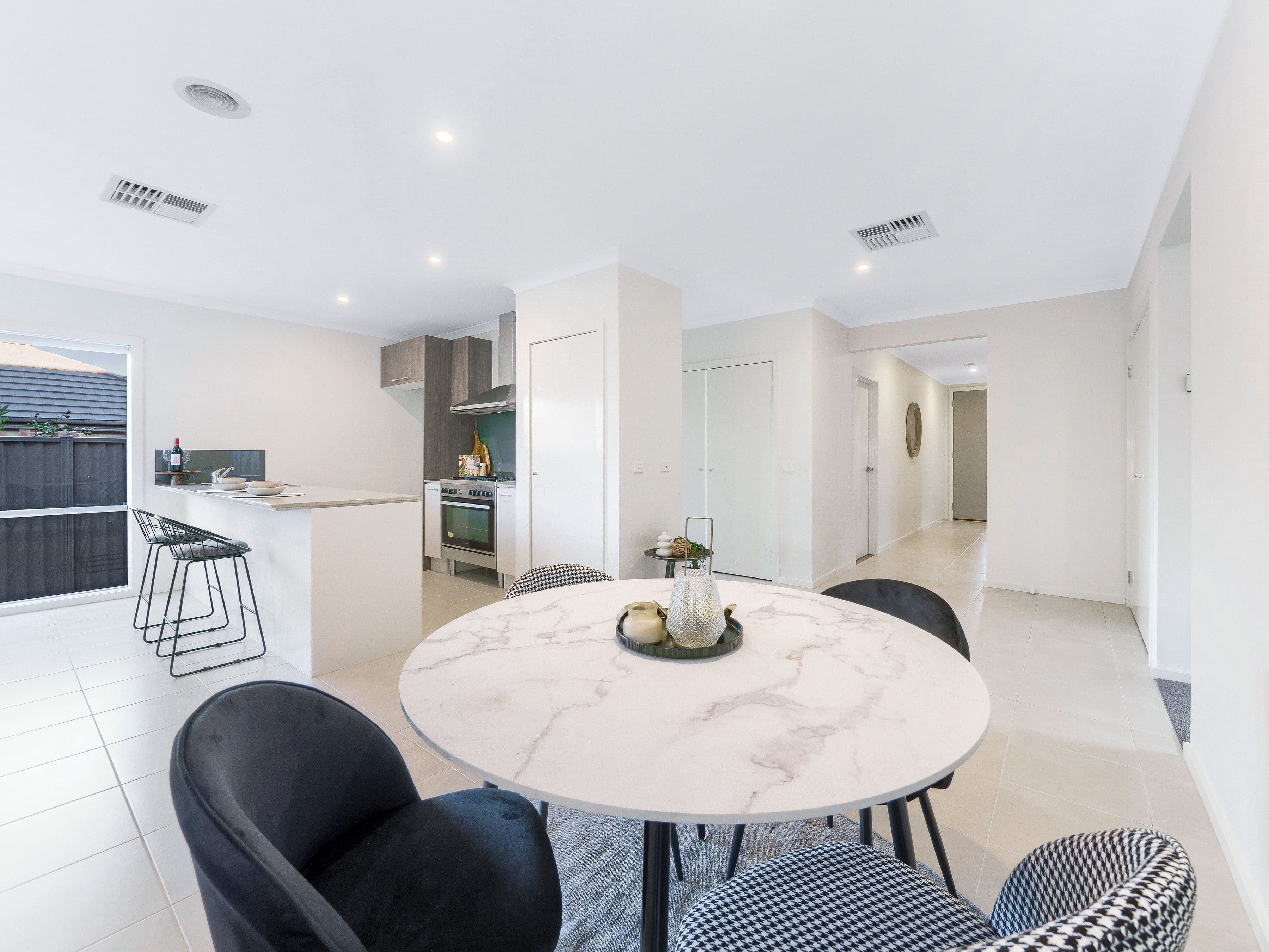 4 Almondbank Road, Cranbourne East VIC 3977, Cranbourne East - Thumbnail 6