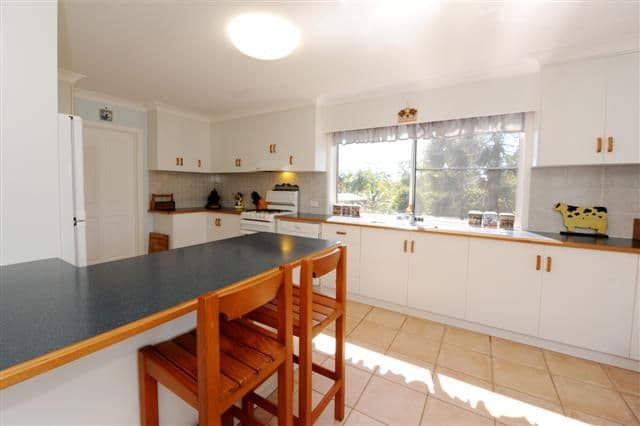 8 Awoonga Dam Road (Benaraby), GLADSTONE QLD 4680, Gladstone Central - Thumbnail 4