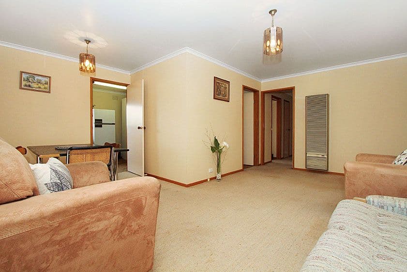 4 Hurlstone Crescent, MILL PARK VIC 3082, Mill Park - Thumbnail 3