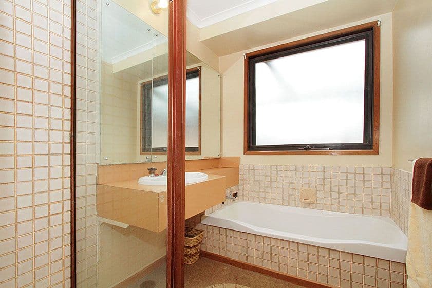 4 Hurlstone Crescent, MILL PARK VIC 3082, Mill Park - Thumbnail 7