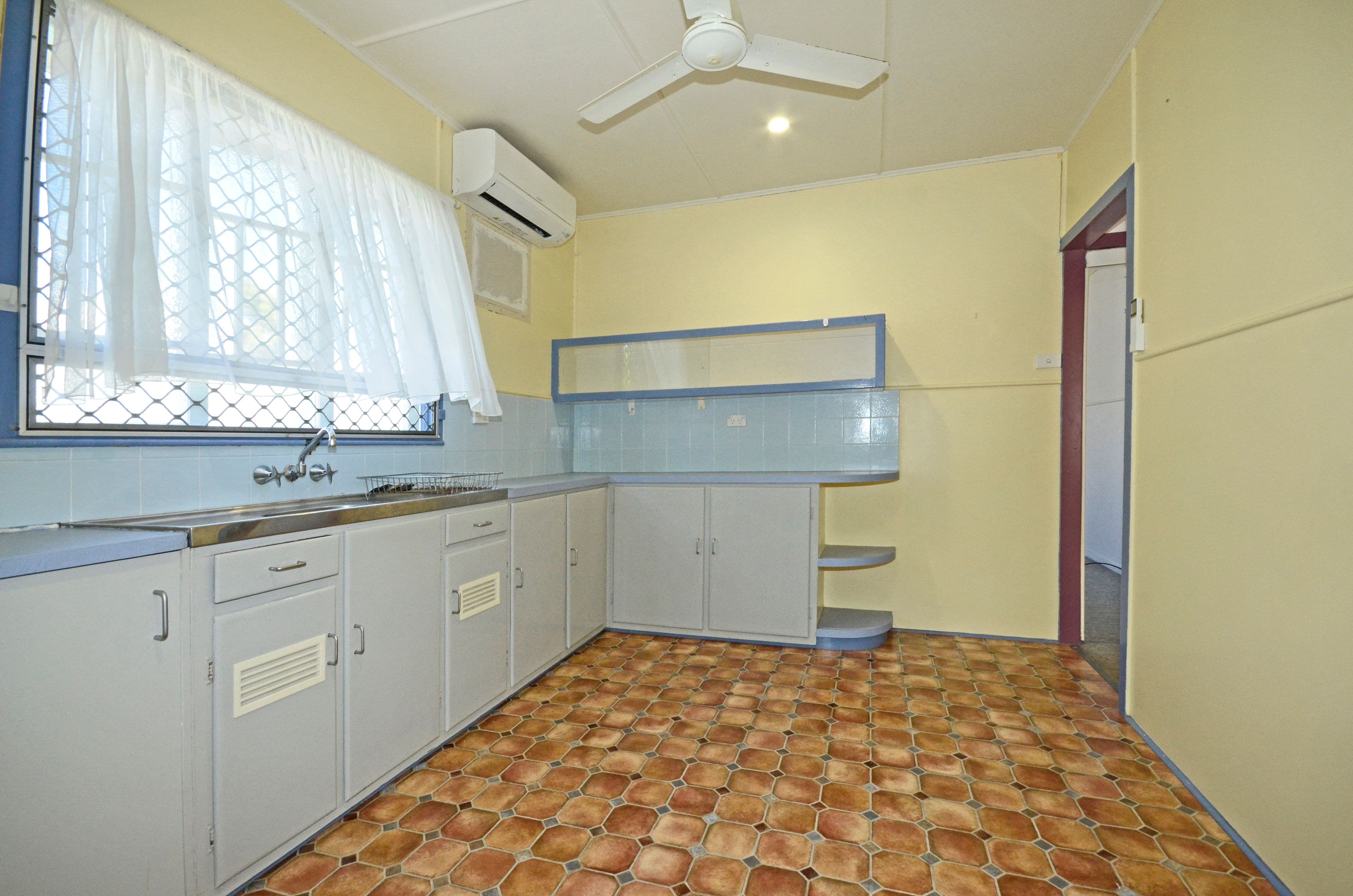 112 Kroombit Street, Biloela QLD 4715, Biloela - Thumbnail 3