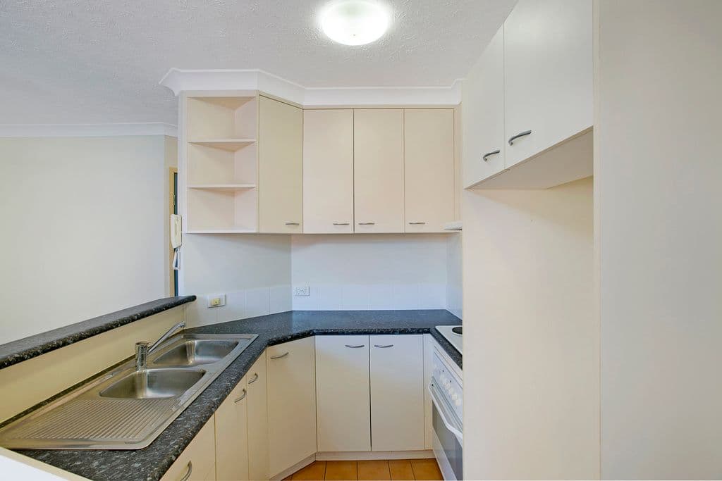 56 Bauer Street, SOUTHPORT QLD 4215, Southport - Thumbnail 3