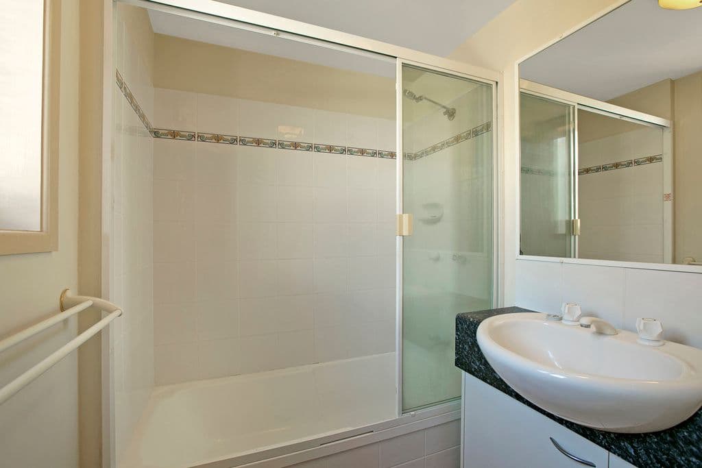 56 Bauer Street, SOUTHPORT QLD 4215, Southport - Thumbnail 7