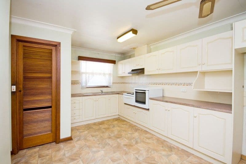 2 Carley Crescent, SEATON SA 5023, Seaton - Thumbnail 4