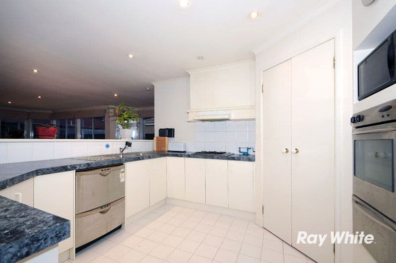 4 Burgan Court, CRANBOURNE WEST VIC 3977, Cranbourne West - Thumbnail 2